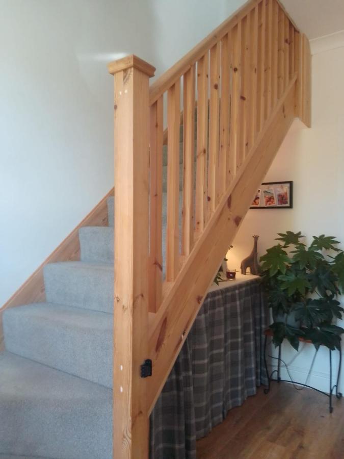 Village Life- Private Attic Suite - Living Room, Bedroom And Bathroom Newtown St Boswells Exterior foto
